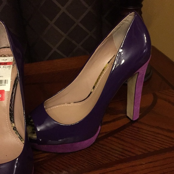 Shoes - Picture 2 of 8